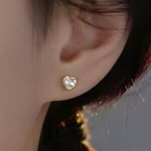 Zircon Heart Stud Earrings. 925 Sterling Silver. #1032